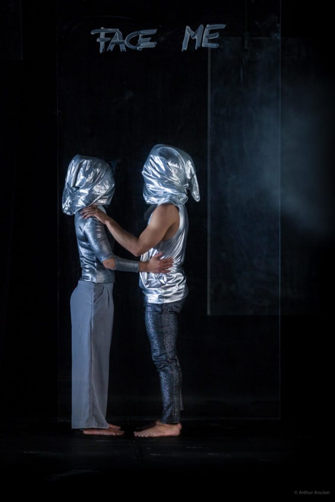 Spiegel im spiegel Par la compagnie Side-Show