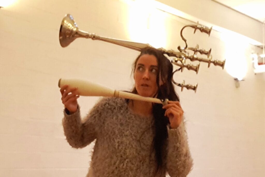 OMBRE D’UN CLOWN ÉCLAIRÉ