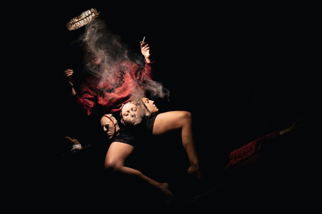 FINZIONI ©Rosso-Casa Uiza